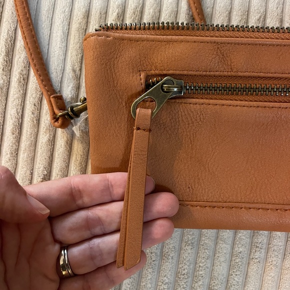 NWT Universal Thread Brown Cognac Faux Leather Crossbody Bag w Adjustable Strap - Picture 4 of 5
